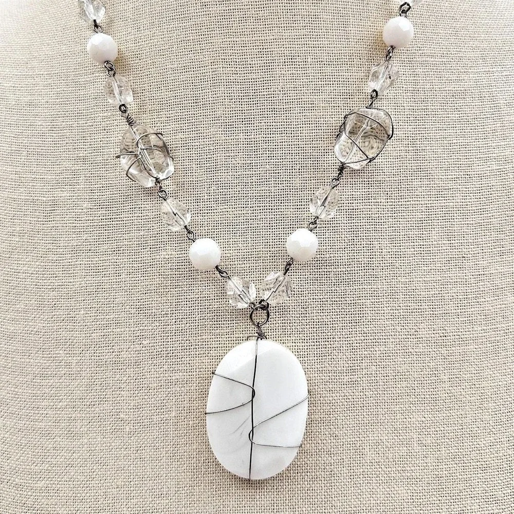 Vintage Silver Tone Wire Wrapped Pendant Necklace Clear Crystal White‎ Bead Boho